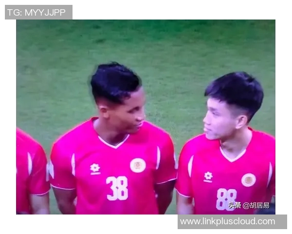 从默默无闻到闪耀赛场不会过人的足球明星背后的奋斗故事