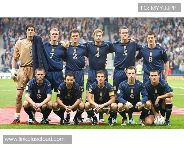 足球明星的传奇故事与精彩瞬间全解析，带你走进绿茵场的辉煌时刻